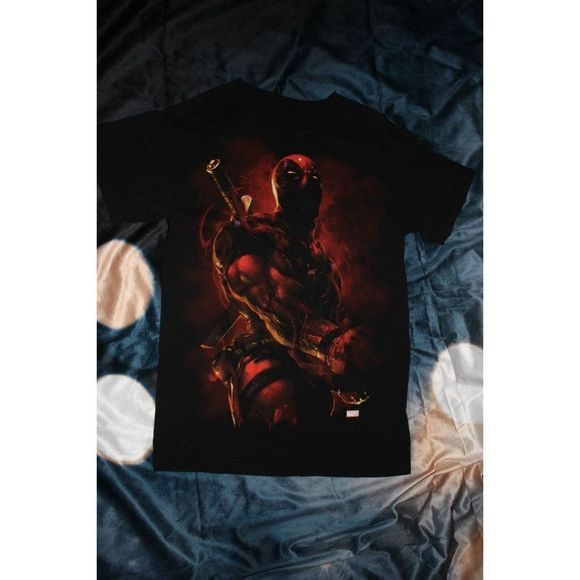 Black Marvel Deadpool T-shirt Size Small‎ - Picture 1 of 3